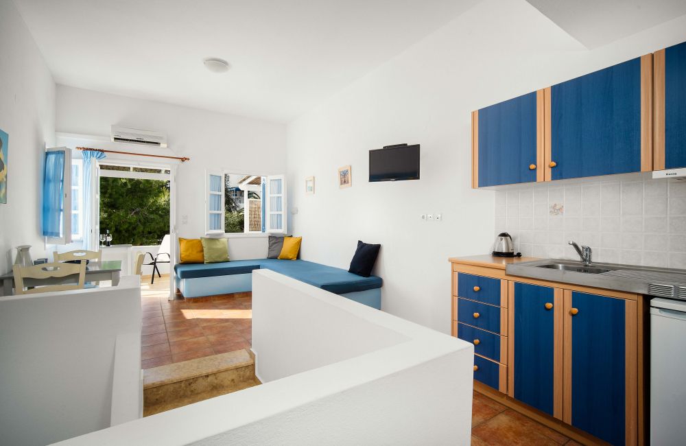 Coralli Apartments με θέα κήπο. Διακοπές στη Σέριφο Καταλύματα με δυνατότητα φιλοξενίας έως 5 ατόμων