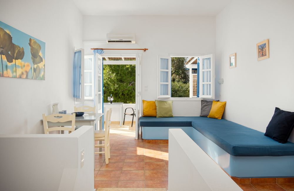 Coralli Apartments με θέα κήπο. Διακοπές στη Σέριφο Καταλύματα με δυνατότητα φιλοξενίας έως 5 ατόμων