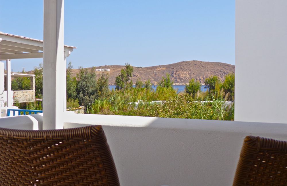 Coralli Apartments με θέα κήπο. Διακοπές στη Σέριφο Καταλύματα με δυνατότητα φιλοξενίας έως 5 ατόμων