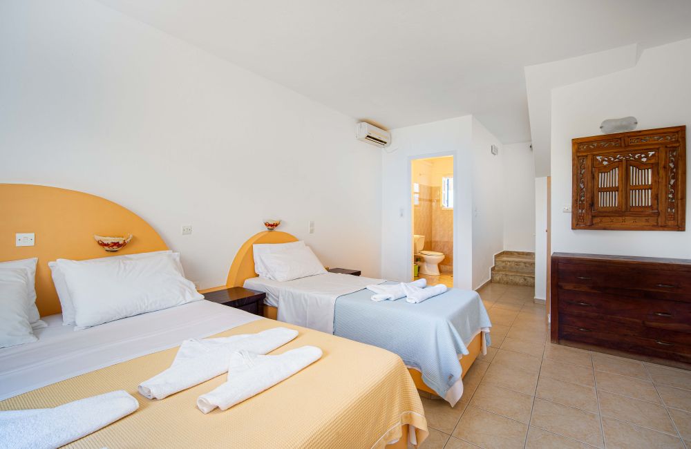 Coralli Apartments με θέα κήπο. Διακοπές στη Σέριφο Καταλύματα με δυνατότητα φιλοξενίας έως 5 ατόμων